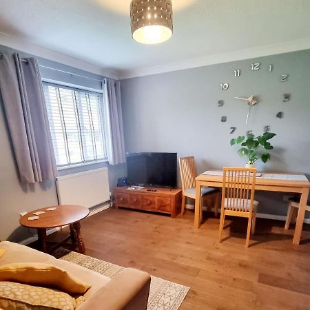 Private One Bedroom Apartment With Garden And Parking Thame Bagian luar foto