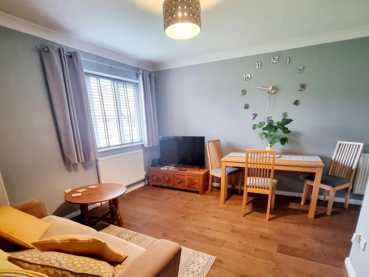 Private One Bedroom Apartment With Garden And Parking Thame Bagian luar foto